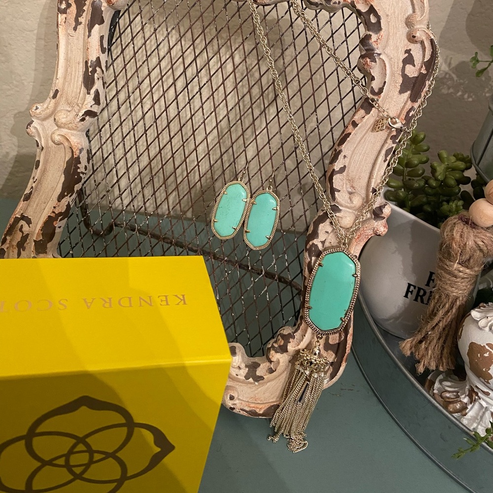 Mint green Kendra Scott earrings & necklace set